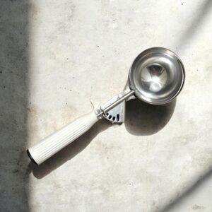 Vintage 1970s Vollrath White #6 Thumb Press Disher (47139, 5.33 oz)